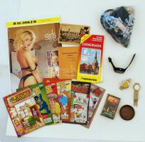 Nagy vegyes bolha tétel: 3 db elemes működő karóra + erotikus falinaptár + német nyelvű Dánia-térkép + 6 db különféle humoros-erotikus képregénymagazin + Payer Öcsi: Belvárosi bárzene kazetta + régi öv, pénztárca, csipketerítő + kihajtható velencei útikalauz sok képpel + Raumordnungsgesetz (Stuttgart - Köln, 1965) + oszmán szultáni kézjeggyel ellátott réz tálka (kissé kopott, d: 7,5 cm)