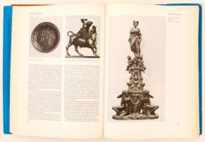 Voit Pál: Régiségek könyve. Bp., 1983, Gondolat. Fotókkal illusztrált, kiadói egészvászon kötés szak...