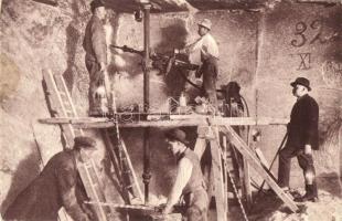 Wieliczka, miners at the work, interior (fl)