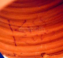 Kiss Roóz Ilona (1920-2010): Felolvasó asszony. Mázas festett kerámia gyertyatartó, jelzett, hibátla...