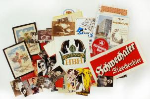 Különféle reklámok, címkék, stb. mappába rakva