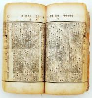 Kangxi szótár. Kangxi császár(1654-1722) parancsára 1717-ben jelent meg az első igazán átfogó, 49030...