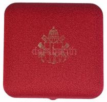 Vatikán DN "II. János Pál pápa" Au emlékérem eredeti dísztokban (2,2g/0.750/16mm) T:PP
Vat...