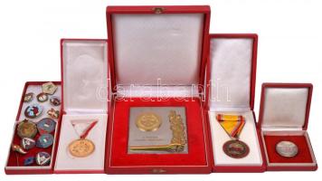 14db vegyes szocialista kitüntetés, jelvény és kitűző, közte "A Haza Fegyveres Szolgálatában 10 év", "A Magyar Polgári Védelemért", "A Könnyűipar Kiváló Dolgozója" T:vegyes