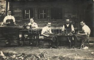 1922 Jochberg, shoemakers during work photo (EK)