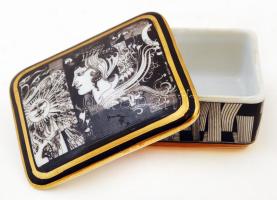 Hollóházi Szász Endre porcelán falitányér, szita, jelzett, apró kopásnyomokkal, d: 15 cm + Hollóházi Szász Endre porcelán dobozka, szita, jelzett, apró kopásnyomokkal, 9×7,5×4 cm