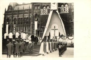 Budapest V. Szent István évforduló az Parlament előtt