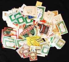 Több száz darabos vegyes italcímkék.