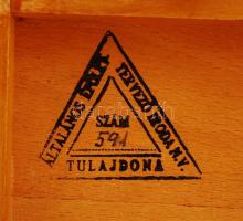 Az Általános Épülettervező Iroda régi fa doboza, benne 13 doboz csehszlovák ceruzabetéttel(nem telje...