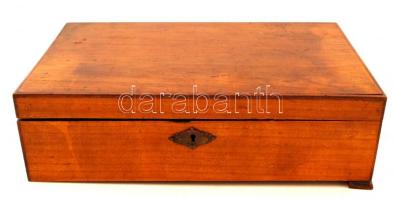 Régi egyszerű fa doboz, két talpa hiányzik, 27×16,5×8 cm