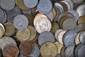 Vegyes magyar és külföldi fémpénz tétel 1Kg-os súlyban T:vegyes