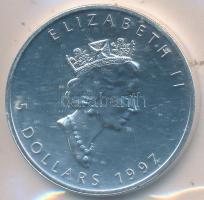 Kanada 1997. 5$ Ag "II. Erzsébet / Juharlevél" (1oz/0.999) laminált fóliában T:BU Canada 1997. 5 Dollars Ag "Elizabeth II / Maple Leaf" (1oz/0.999) in laminated foil C:BU