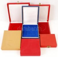 Vegyes bolha tétel: 6 db különböző méretű plakett-tok, 1 db "Filatélia" feliratú tokos nag...