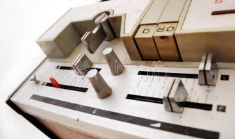 Régi Unitra ZK 246 Stereo lengyel magnetofon, 45×17×40 cm