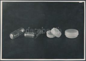cca 1931 Kinszki Imre (1901-1945): Kapszulák, pecséttel jelzett vintage fotó, 11x16 cm