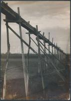 1933 Kerny István (1879-1963): Öntöző csatorna Zuglóban, feliratozott vintage fotó, 23x16 cm