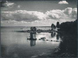 cca 1930 Kerny István (1879-1963): Balatoni tájkép, pecséttel jelzett vintage fotó, 16x23 cm