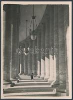 cca 1930 Kerny István (1879-1963): Róma, oszlopcsarnok, pecséttel jelzett vintage fotó, 11x8 cm