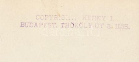 cca 1930 Kerny István (1879-1963): Játék a patak partján, pecséttel jelzett vintage fotó, 23x17 cm