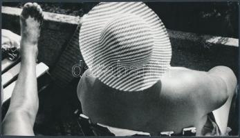 cca 1975 Giltán Tivadar: Láb-fej, pecséttel jelzett vintage fotóművészeti alkotás, 24x14 cm