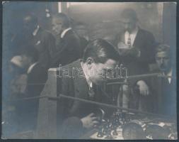 1927. június, Kankowszky Ervin felvétele Kecskeméten, a sakkmesterek nemzetközi versenyén, feliratozott kép, pecséttel jelzett, 8x11 cm