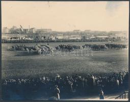 cca 1930 Budapest, Vérmező, lovaskatonák felvonulása, feliratozott fotó, 8x11 cm