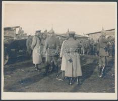 1941 E. Reuter (1904-1989) német generalmajor Belgrádban, a Jugoszlávia ellen vezetett invázióban, feliratozott kép, 8x10 cm