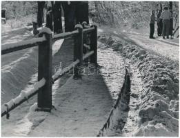 cca 1935-1940 Reich Péter Cornel: Téli hangulat, pecséttel jelzett vintage fotó a szerző hagyatékából, 18x24 cm