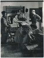 cca 1959 Budapest, Növényolaj és Szappangyár, Keveházi János (?-?) képriportja, 5 db vintage fotó, az egyik pecséttel jelzett, 18x24 cm