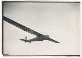 1931 Keystone fotó egy berlini vitorlázó repülőgép bemutatóról, németül feliratozott sajtófotó, sarka hiányzik, 13x18 cm