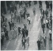 cca 1965 Budapest, Lóversenypálya, fogadók és nyeretlen fogadószelvények, jelzetlen fotó Kotnyek Antal (1921-1990) fotóriporter hagyatékából,  18x19 cm