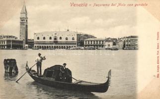 Venice, Venezia; Molo con gondola