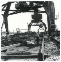 cca 1970 Balatonfüredi hajógyár, 2 db jelzetlen fotó Kotnyek Antal (1921-1990) hagyatékából, 18x18 c...