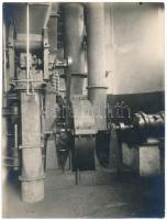 cca 1930 Jelzetlen műszaki fotó egy malom gépészeti berendezéséről, felületén néhány kisebb hiba, 23x17 cm