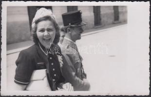 Hölgy és a katonatiszt. Régi fotó. 8,5x13,5cm