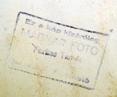 Operettszínházi fotó középpontban Latabár Kálmánnal. Jelzett: Farkas Tamás. cca 1960-70 23,5x30cm