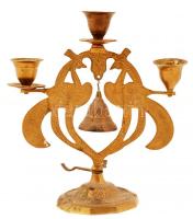 Madármotívummal díszített gyertyatartó, haranggal, kis kalapáccsal, m: 22 cm