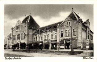 Törökszentmiklós, Városháza, Sűcs üzlete, szőrme és óra üzlet