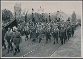 Hitler képsorozat 176. fotó: Hitler katonai parádén 1934-ben. 12x17cm