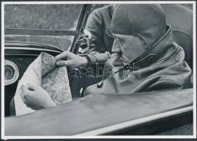 Hitler képsorozat 11. fotó: Hitler menet közben. cca 1934-ben. 12x17cm