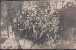 1918 Első világháborús katonai fotólap: Katonai táborban. 8,5x13,5cm