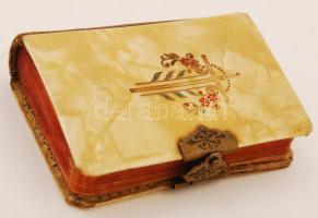 Hiszek egy Istenben. Imakönyv róm. kath. hívők számára. Legszebb imák és énekek gyűjteménye. Bp., 19...