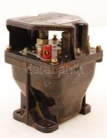 Német gyártmányú járműtartozék, tetején kapcsolási rajzzal, 12,5×11,5×16,5 cm