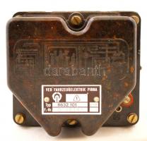 Német gyártmányú járműtartozék, tetején kapcsolási rajzzal, 12,5×11,5×16,5 cm