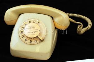 Feuer Notruf régi tárcsázós telefon, elvágott telefonzsinórral