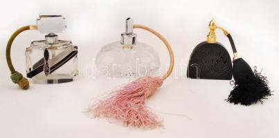 3 db régi parfümös üveg, szórófejjel, 2 metszett, m: 12 és 13 cm