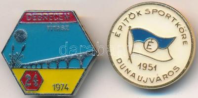 1951. "Építők Sportköre Dunaújváros 1951." + 1974. "Debrecen TITÁSZ - 24" zománcozott fém jelvények T:2