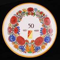 2 db tányér: Bodrogkeresztúri tányér és tálka Magyar Nemzeti Bank Sport Klubos címerrel, apró repedé...