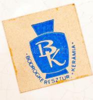 2 db tányér: Bodrogkeresztúri tányér és tálka Magyar Nemzeti Bank Sport Klubos címerrel, apró repedé...