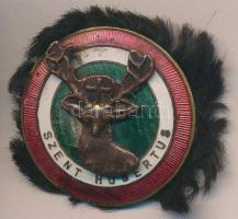 ~1930-1940. "Szent Hubertus" zománcozott Br vadászjelvény (32mm) T:2